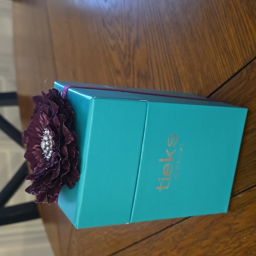 Tieks box and flower topper